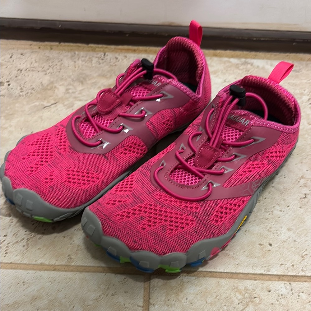 Pink and Gray Sneakers with Breathable Mesh and Quick-Lace System